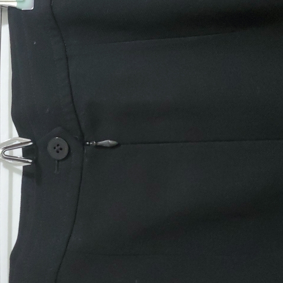 Louis Feraud Straight Crepe Black Skirt - Picture 5 of 7